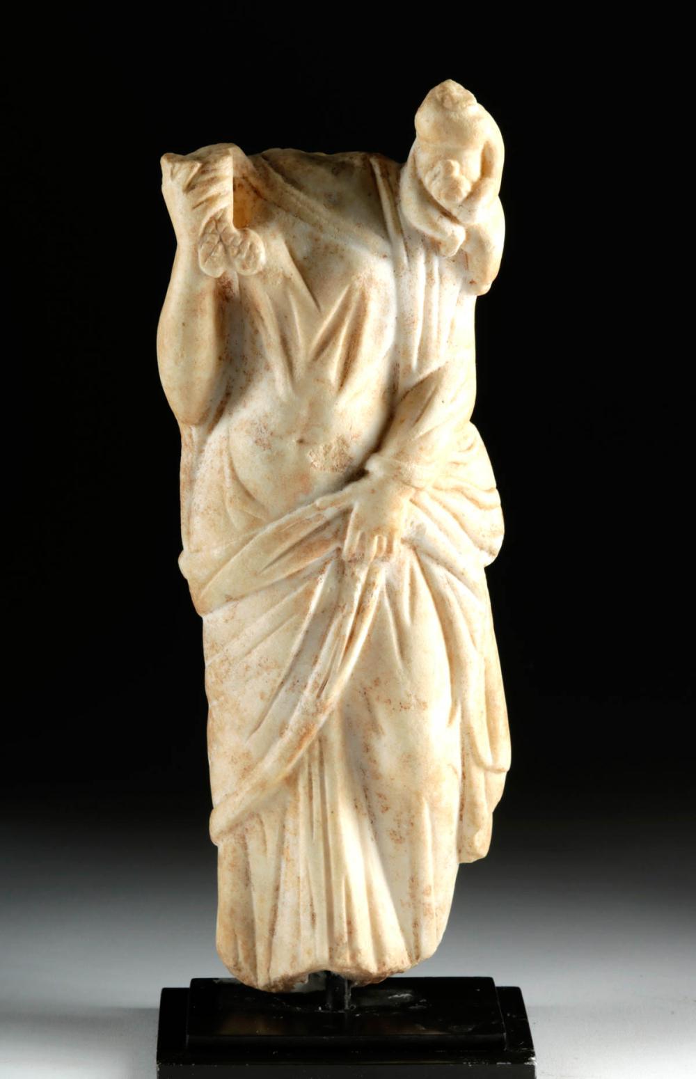 Venus genetrix with cupid on shoulder.jpg