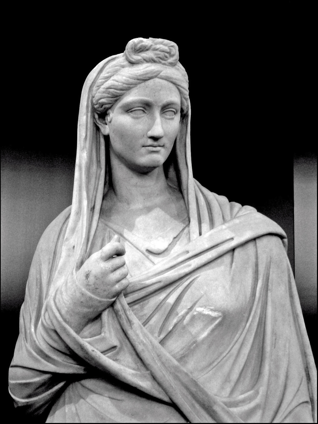 Vibia_Sabina_(Villa_Adriana)_01.jpg