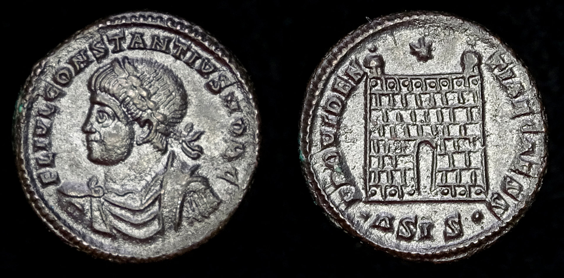 VII Siscia 203 Constantius Caes campgate 12-1538.jpg