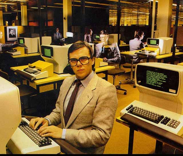 vintage-computers-1970s-modern-office.jpg