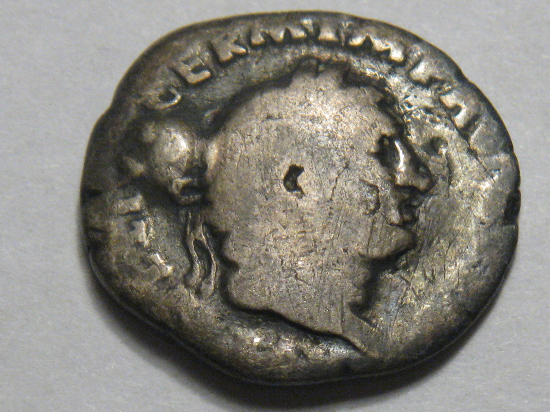 vitellius denarius 001.JPG