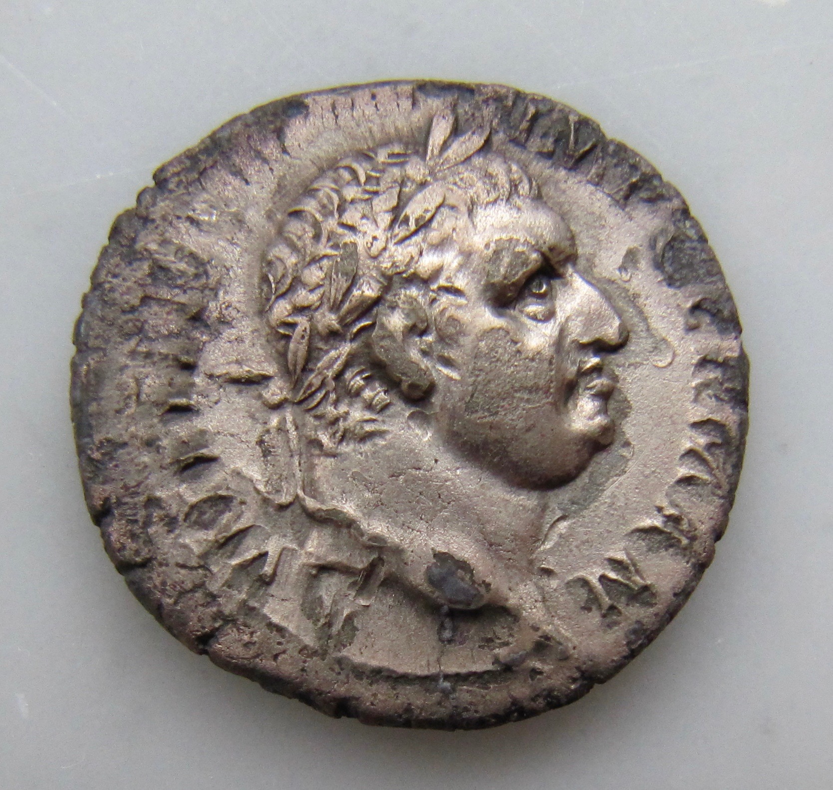 Vitellius denarius-Mars-obv - 1.jpg