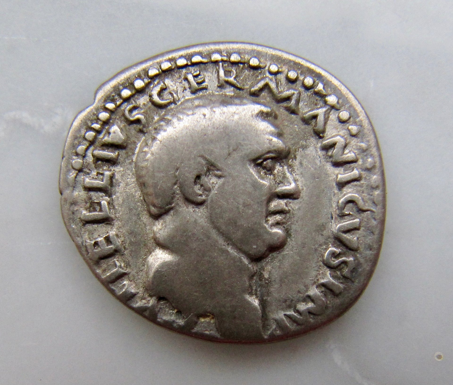Vitellius denarius victoria seated obv1 N - 1.jpg