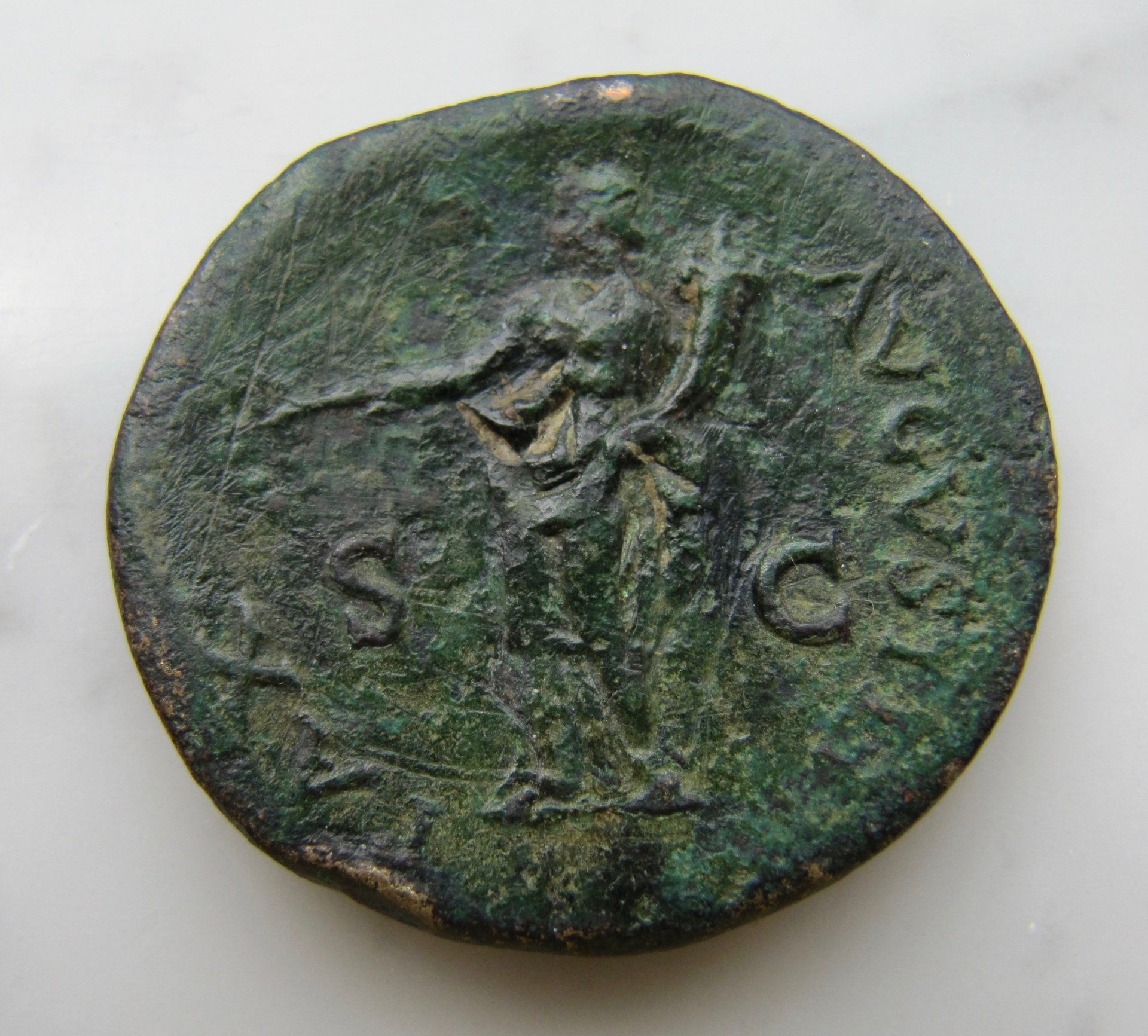 Vitellius Sestertius Pax-Rev-best - 1.jpg