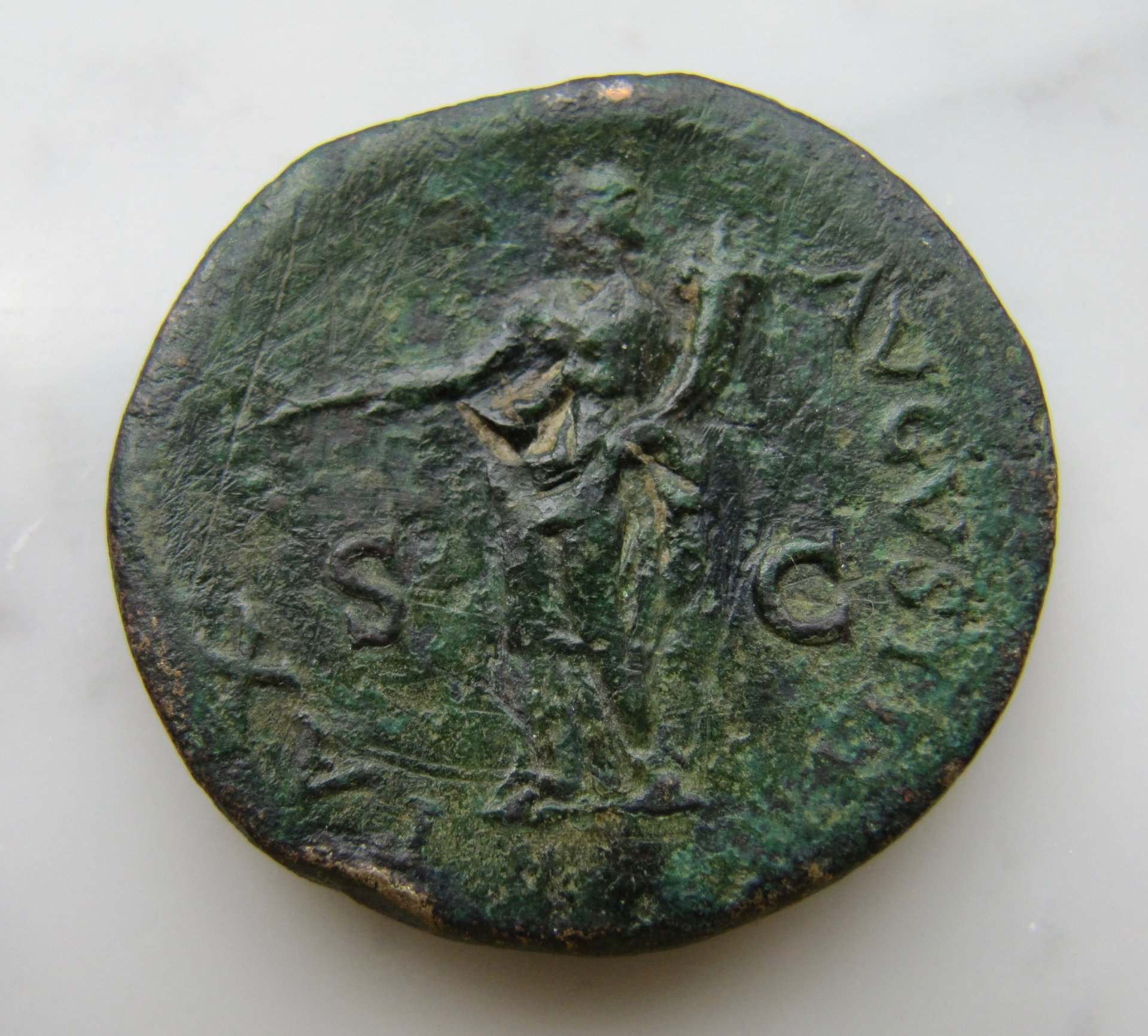 Vitellius Sestertius Pax-Rev-best - 1.jpg