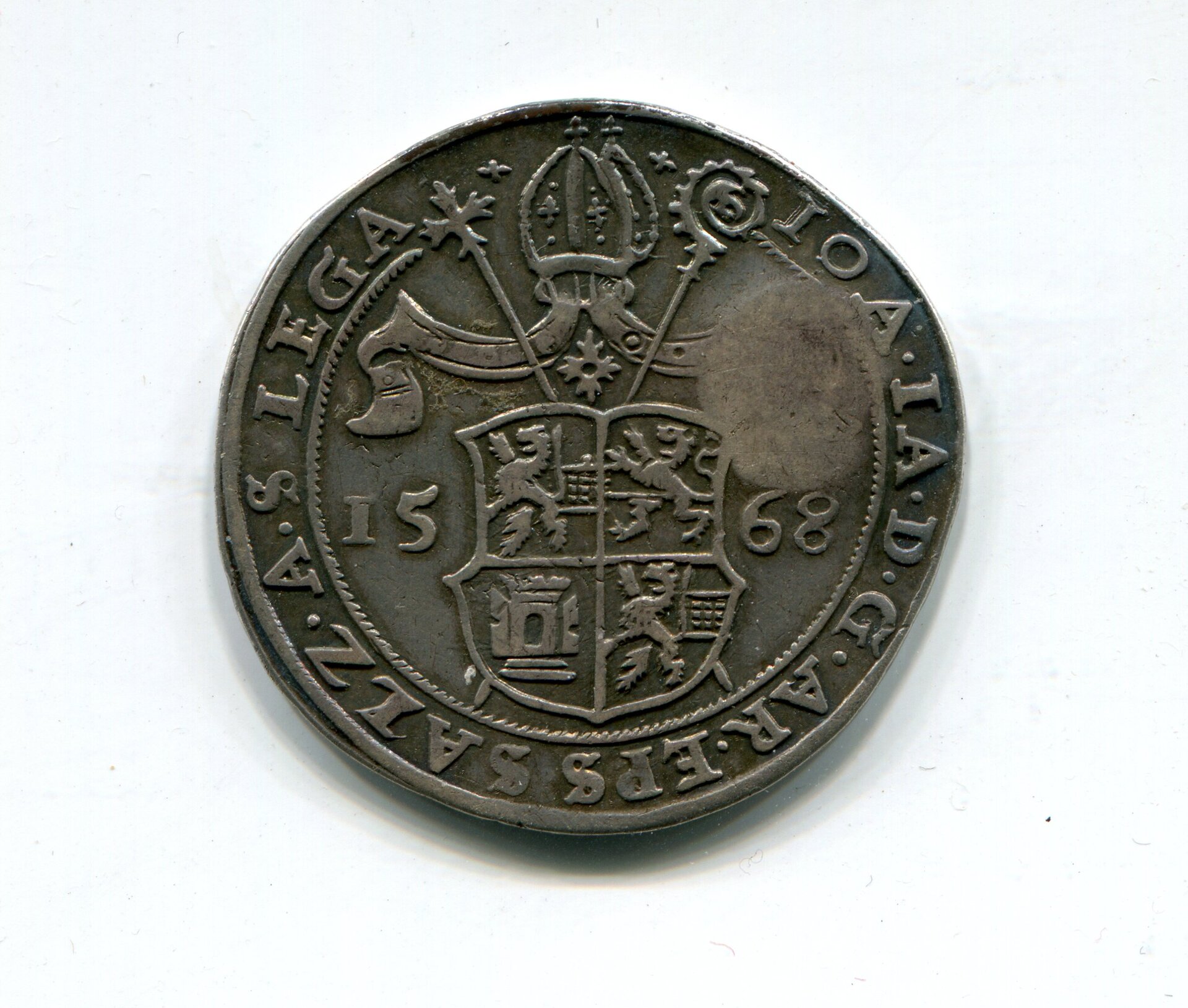 Zeeland cm on Joh Jakob Khuen of Salzburg Half Guldentaler 1568 LD obv  521.jpg