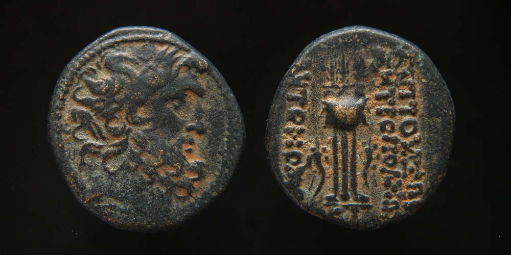 Zeus Tripod bowl with faces.JPG
