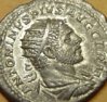 caracalla_AR-antoninianus_venus-victrix_helmet_two-captives_obv_08.JPG