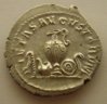 herennius-etruscus_AR-antoninianus_implements_3.86gr_inside-flip_rev_03.JPG
