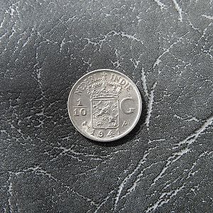 1941 Dated Dutch 1/10 Gulden .720 Silver coin  reverse/obverse ?