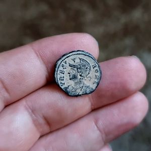 City Commemorative AE Nummus. Struck under Constantine I. Antioch, AD 330-335.