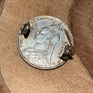 1887 Victoria Great Britain Honi Soit Qui Mal Y Pense Coin Enameled Pin- Reverse