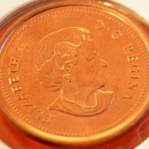2006 No mint, magnetic Error T sign.