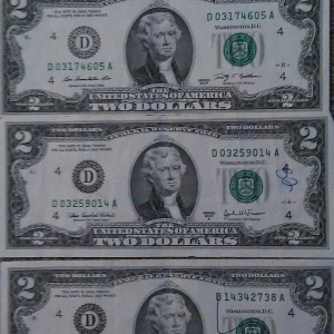 2 dollar bills