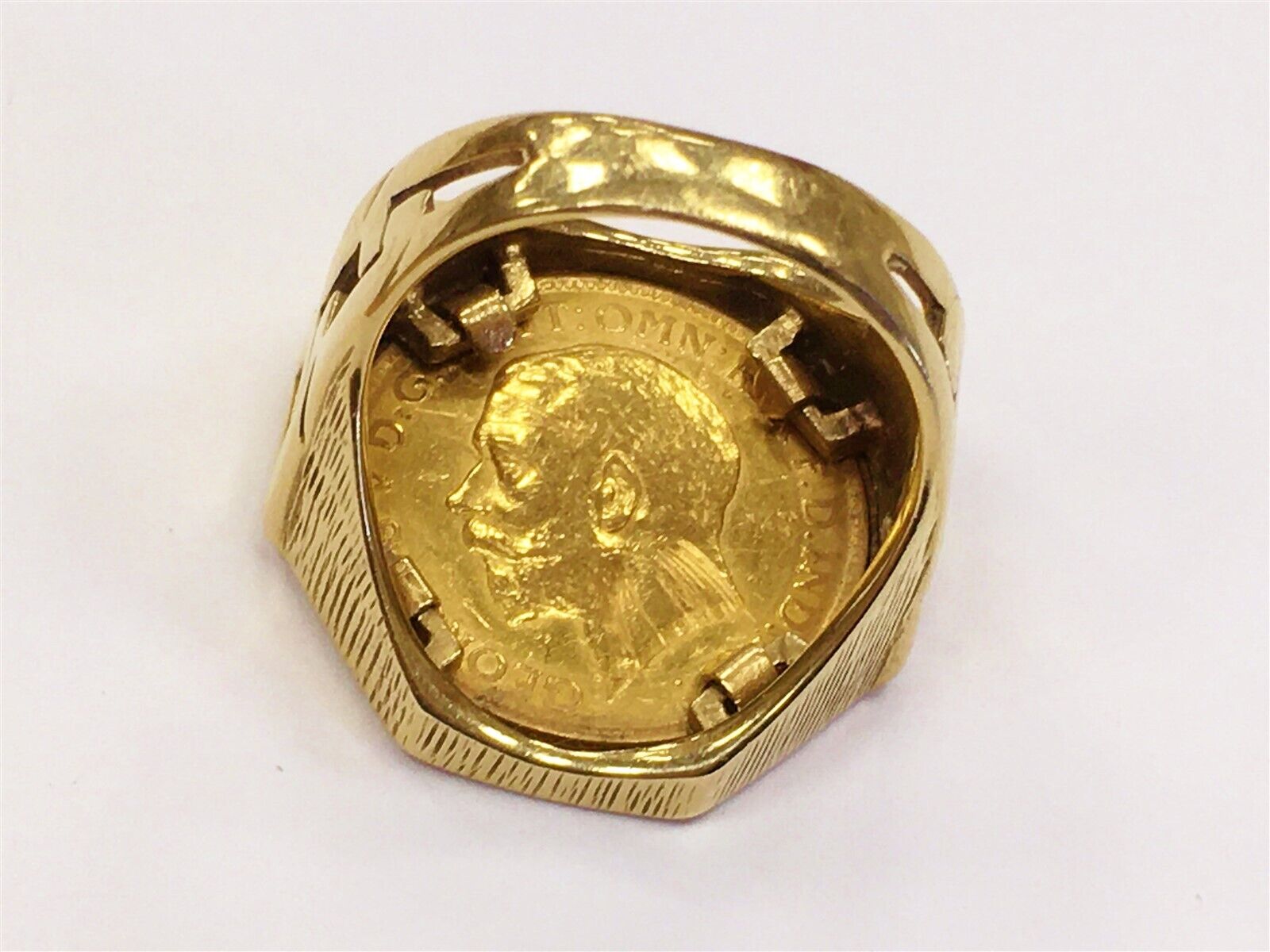 1912 Gold Half Sovereign 10.8 grams 9k gold mount, 22k Coin